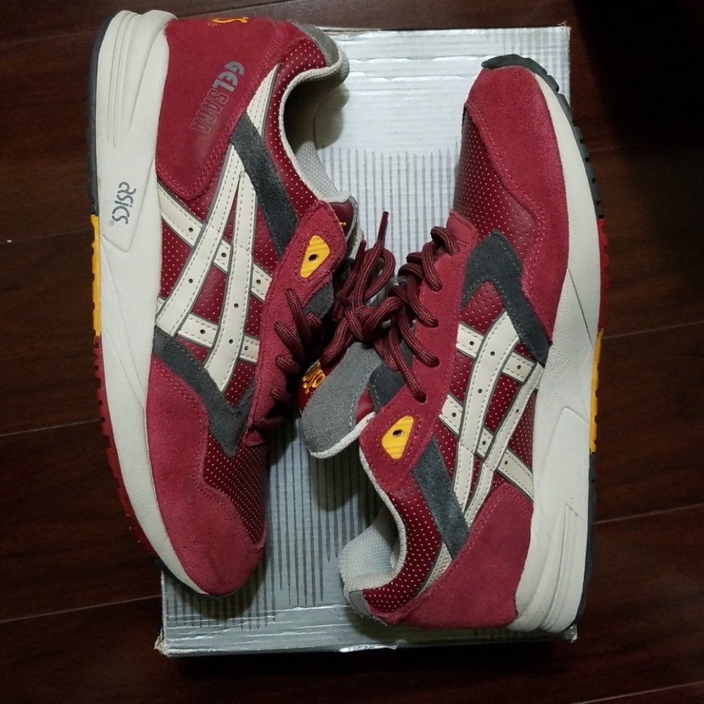ASICS Gel Saga sz 9